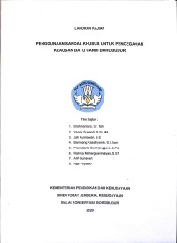 Image of Penggunaan sandal khusus untuk pencegahan keausan batu Candi Borobudur